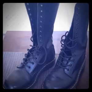 Dr marten boots 14 eye so 9 womens